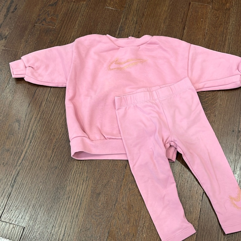 Nike 12mo pink set with gold swoosh